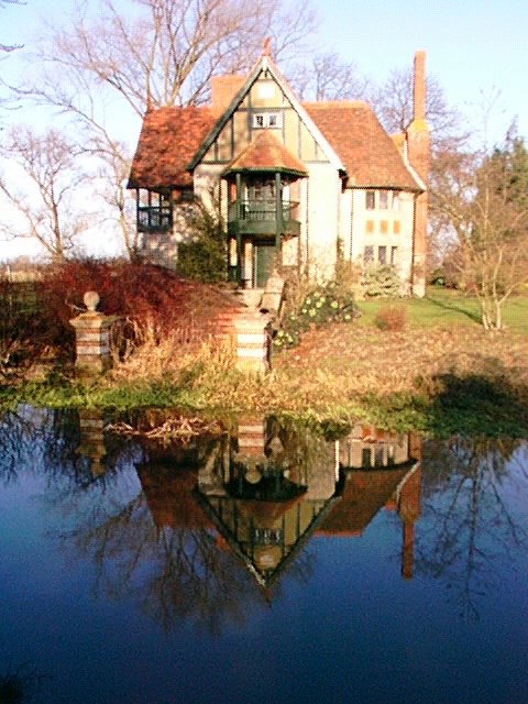 The fairytale cottage from the bridge.
