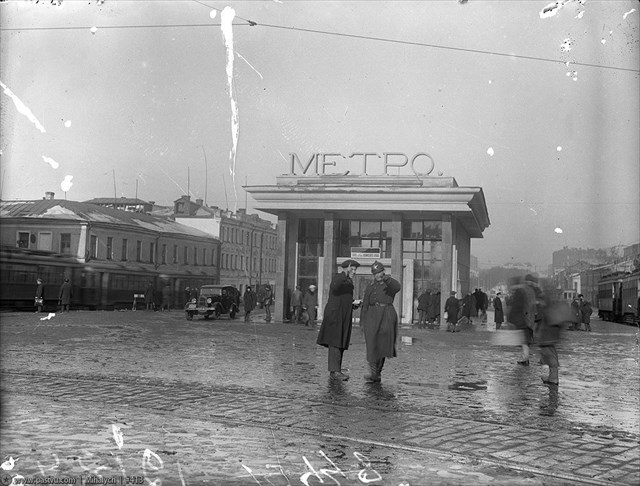 East entrance. Восточный вестибюль. (1935-1937)