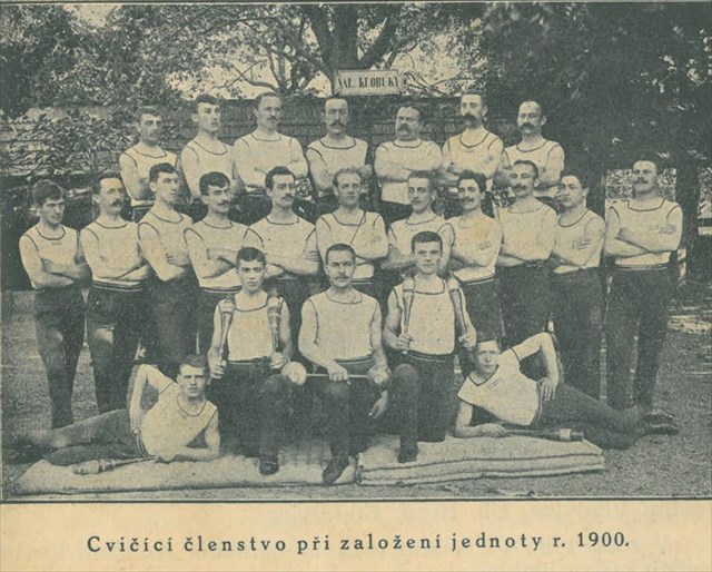 Cvičící členstvo při založení jednoty roku 1900