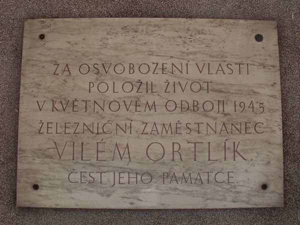 Bakov - nádraží - pamětní deska Viléma Ortlíka