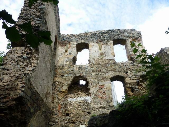 Zřícenina hradu Roupov